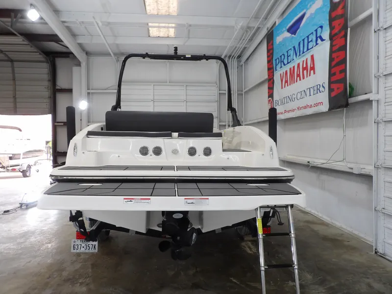 Slide: The Image of Bayliner DX2050 2020 - 10