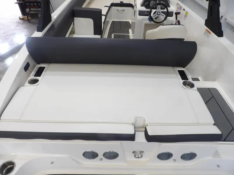 Slide: The Image of Bayliner DX2050 2020 - 12