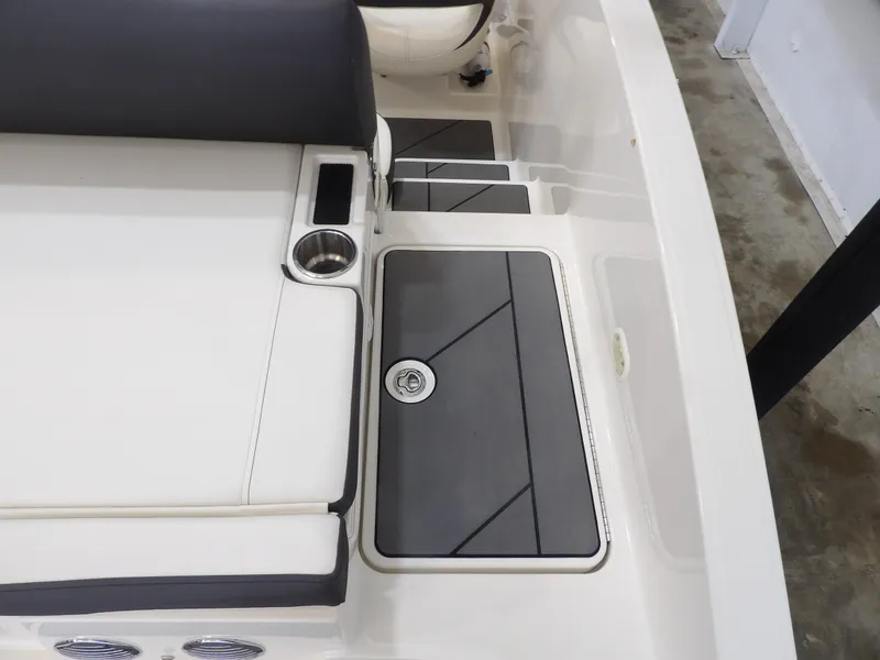 Slide: The Image of Bayliner DX2050 2020 - 13