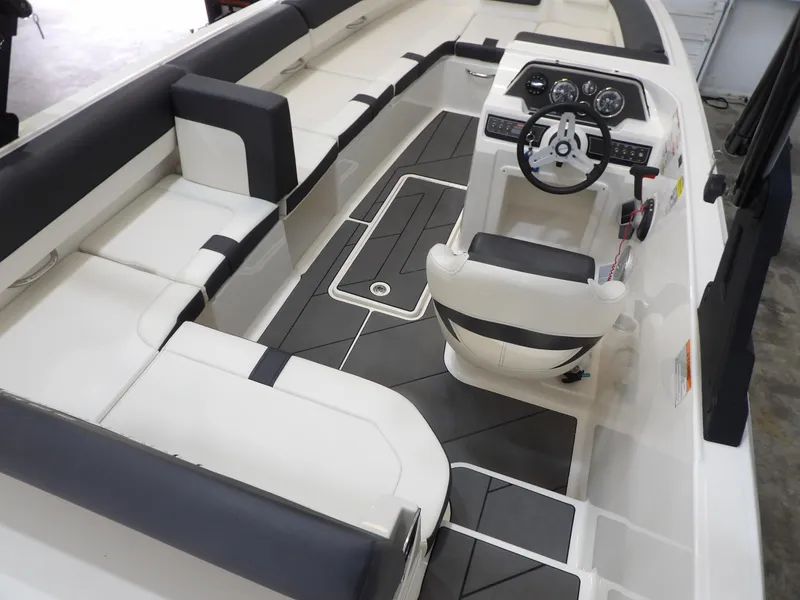 Slide: The Image of Bayliner DX2050 2020 - 14