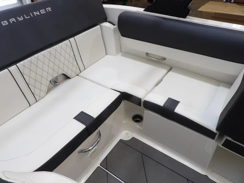 Slide: The Image of Bayliner DX2050 2020 - 24