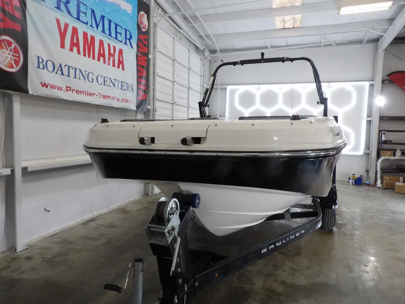 Slide: The Image of Bayliner DX2050 2020 - 6