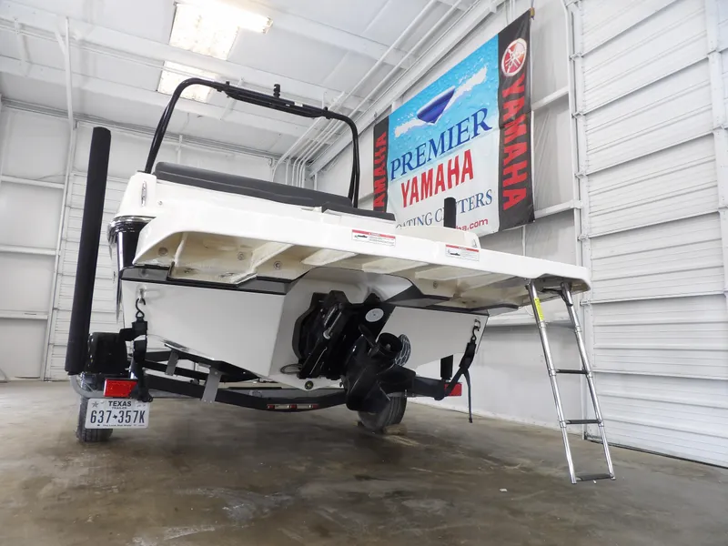 Slide: The Image of Bayliner DX2050 2020 - 9