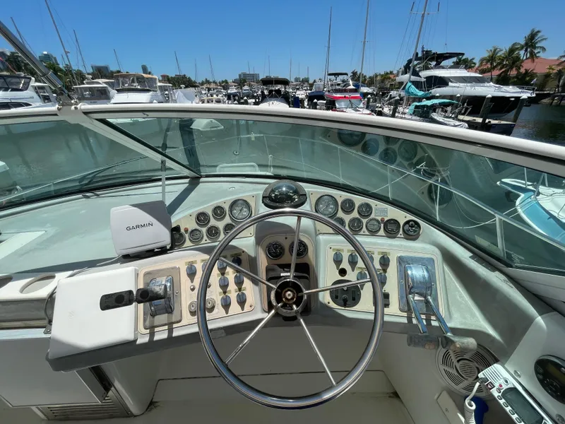 Slide: The Image of Carver 350 Mariner 1999 - 15