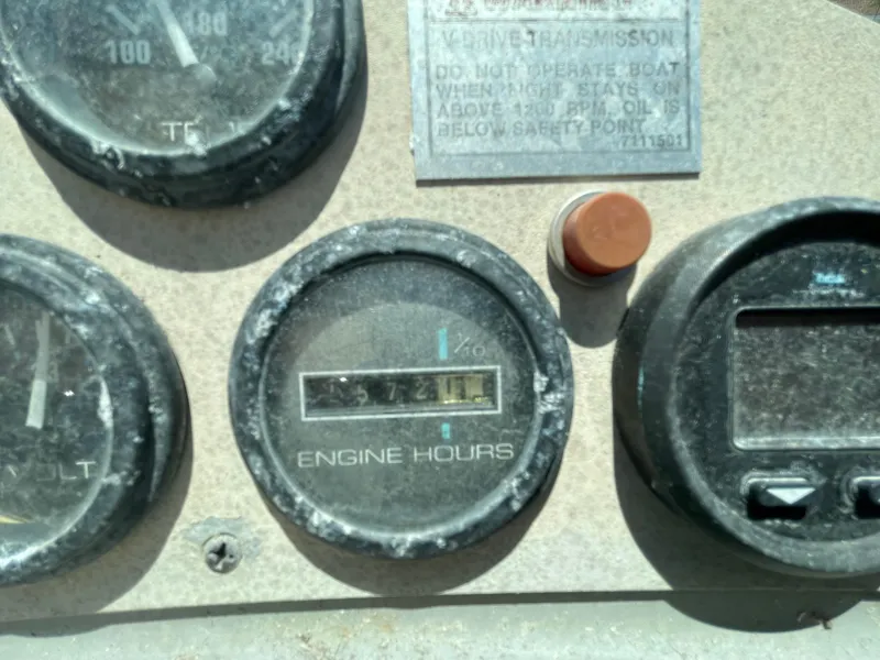 Slide: The Image of Carver 350 Mariner 1999 - 16