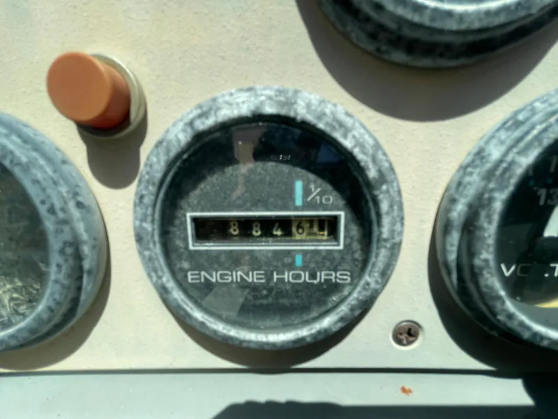 Slide: The Image of Carver 350 Mariner 1999 - 17