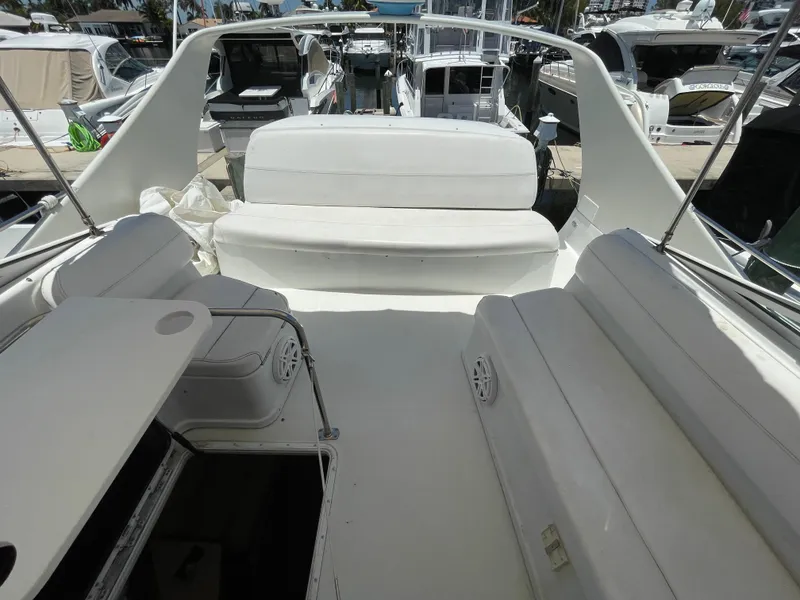 Slide: The Image of Carver 350 Mariner 1999 - 26