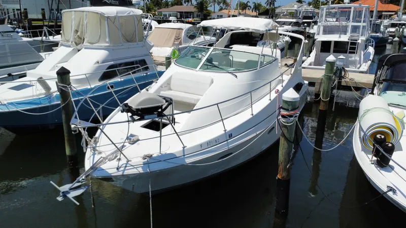 Slide: The Image of Carver 350 Mariner 1999 - 3