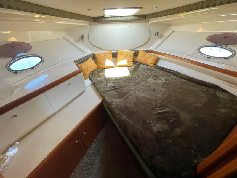 Slide: The Image of Carver 350 Mariner 1999 - 43