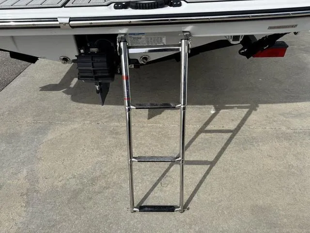 Slide: The Image of Yamaha 195S 2025 - 12