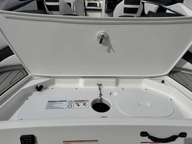 Slide: The Image of Yamaha 195S 2025 - 13