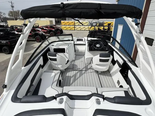 Slide: The Image of Yamaha 195S 2025 - 14