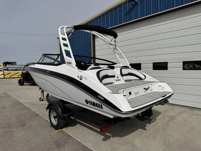 Slide: The Image of Yamaha 195S 2025 - 2