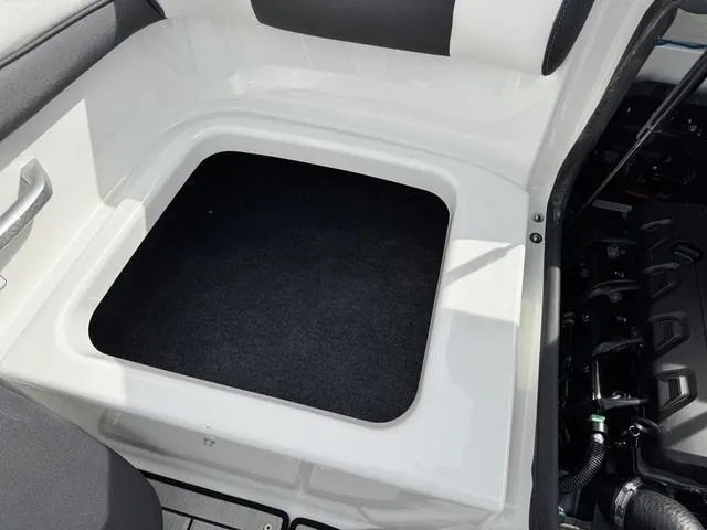 Slide: The Image of Yamaha 195S 2025 - 20