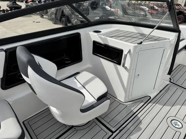 Slide: The Image of Yamaha 195S 2025 - 22