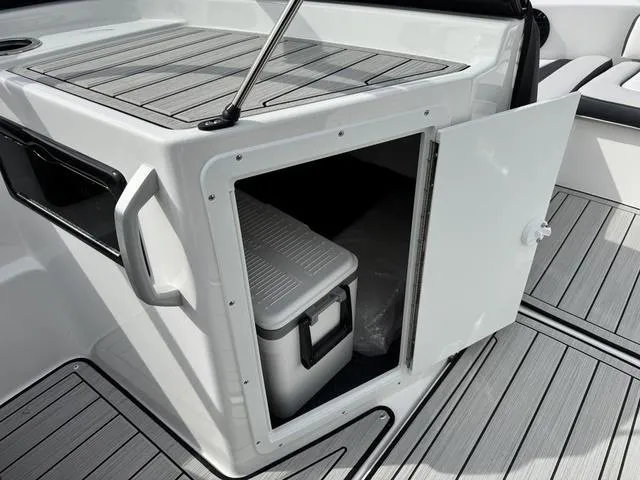 Slide: The Image of Yamaha 195S 2025 - 25