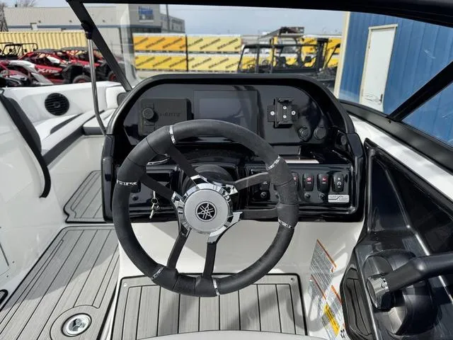 Slide: The Image of Yamaha 195S 2025 - 27