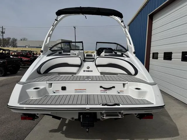 Slide: The Image of Yamaha 195S 2025 - 3