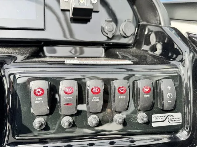 Slide: The Image of Yamaha 195S 2025 - 30