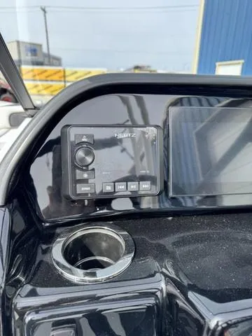 Slide: The Image of Yamaha 195S 2025 - 32