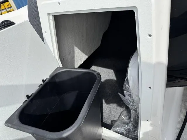 Slide: The Image of Yamaha 195S 2025 - 33