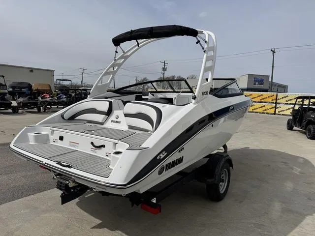 Slide: The Image of Yamaha 195S 2025 - 4