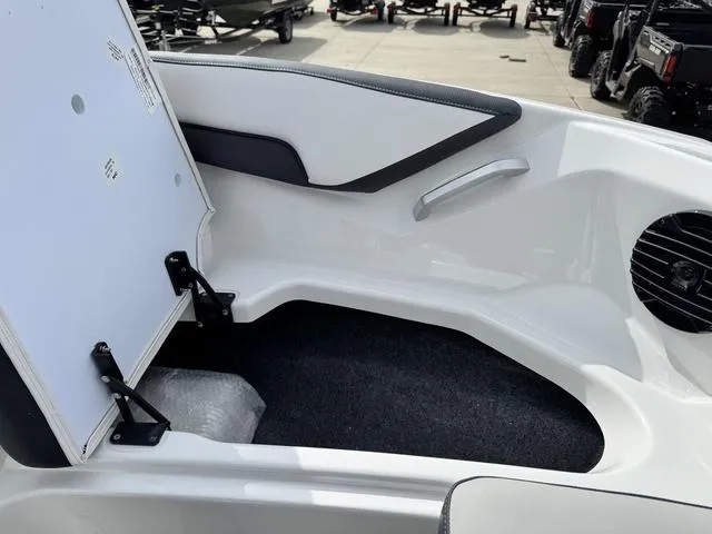 Slide: The Image of Yamaha 195S 2025 - 40