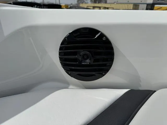 Slide: The Image of Yamaha 195S 2025 - 41