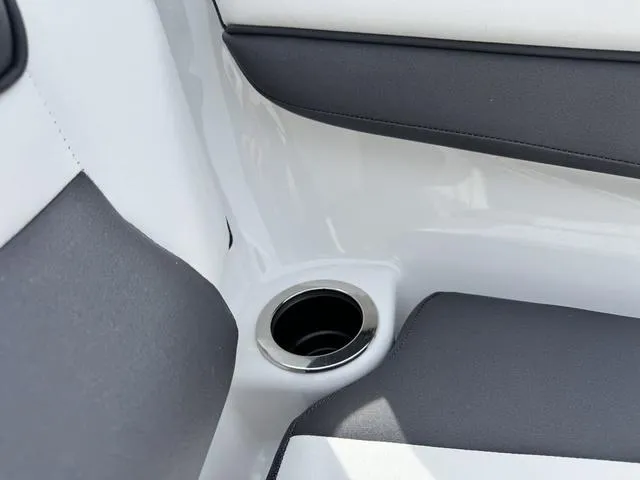 Slide: The Image of Yamaha 195S 2025 - 43