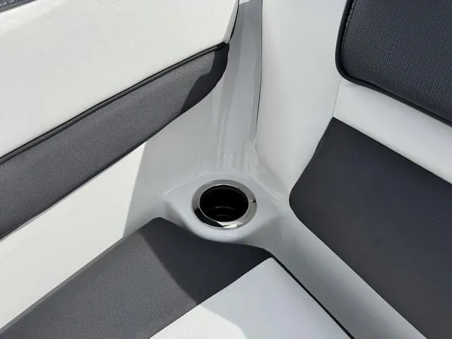 Slide: The Image of Yamaha 195S 2025 - 45