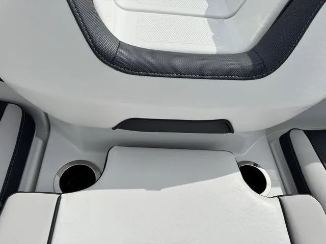 Slide: The Image of Yamaha 195S 2025 - 47