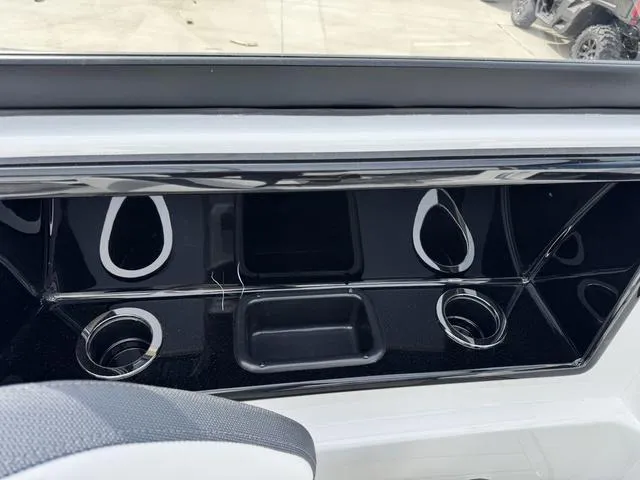 Slide: The Image of Yamaha 195S 2025 - 49