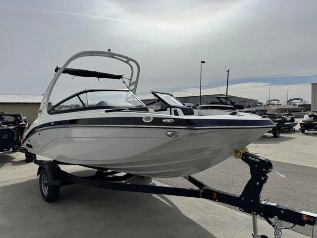 Slide: The Image of Yamaha 195S 2025 - 6