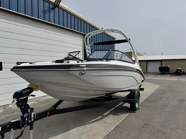 Slide: The Image of Yamaha 195S 2025 - 8