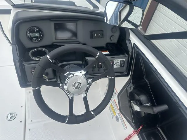 Slide: The Image of Yamaha AR195 2025 - 11