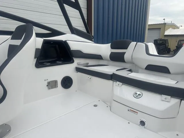 Slide: The Image of Yamaha AR195 2025 - 15