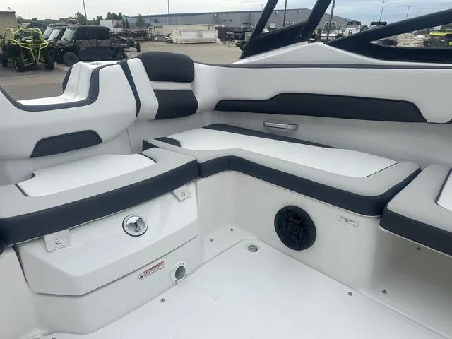 Slide: The Image of Yamaha AR195 2025 - 16