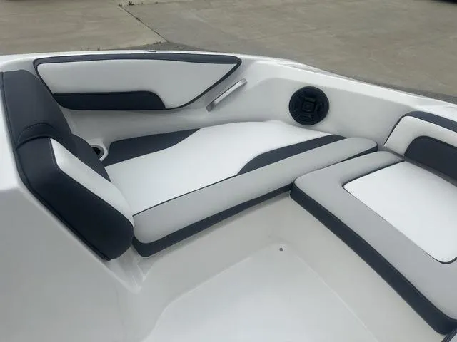 Slide: The Image of Yamaha AR195 2025 - 18