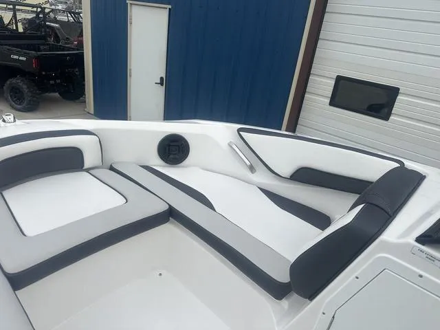 Slide: The Image of Yamaha AR195 2025 - 19