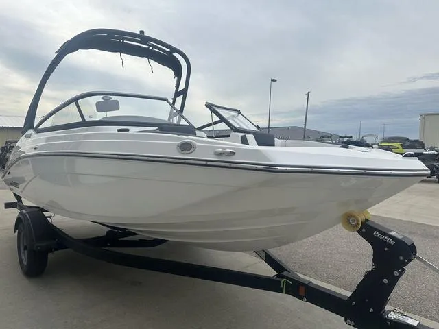 Slide: The Image of Yamaha AR195 2025 - 4