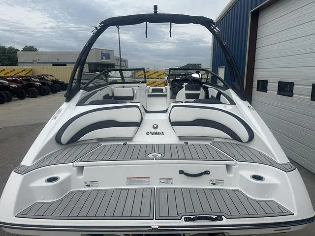 Slide: The Image of Yamaha AR195 2025 - 8