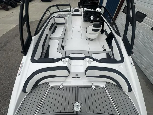 Slide: The Image of Yamaha AR195 2025 - 9