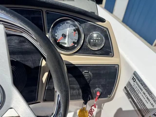 Slide: The Image of Hurricane SunDeck Sport 192 RL OB 2018 - 17