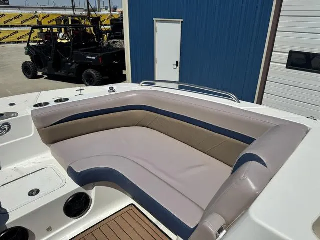 Slide: The Image of Hurricane SunDeck Sport 192 RL OB 2018 - 22