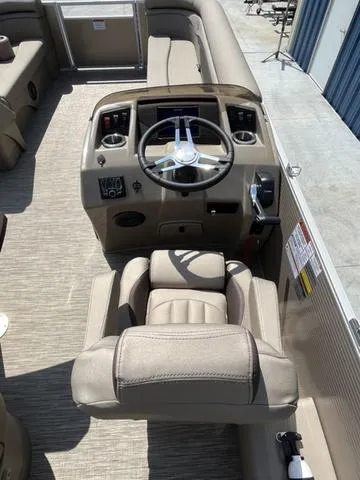 Slide: The Image of Bennington 22 SS 2023 - 11