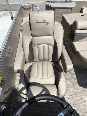 Slide: The Image of Bennington 22 SS 2023 - 12