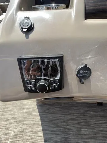 Slide: The Image of Bennington 22 SS 2023 - 14