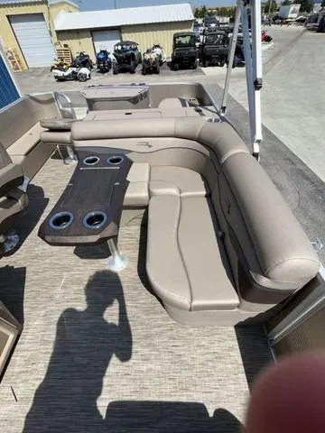 Slide: The Image of Bennington 22 SS 2023 - 18