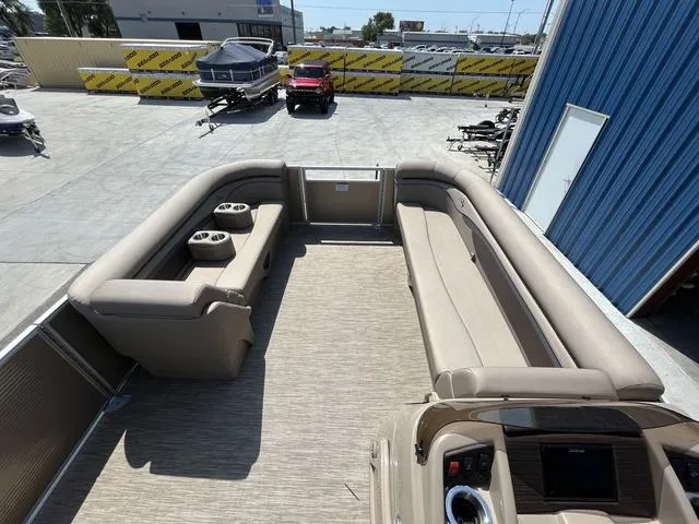 Slide: The Image of Bennington 22 SS 2023 - 19