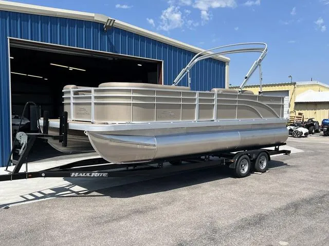 Slide: The Image of Bennington 22 SS 2023 - 2